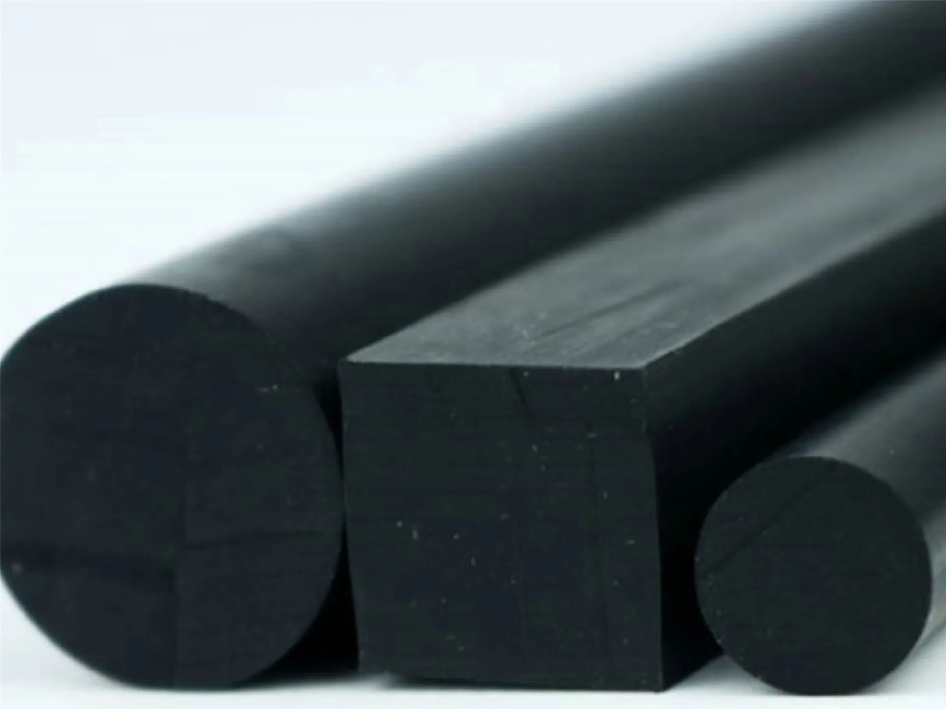 Kauçuk Sektöründe Malzeme Bilimi: EPDM vs. Nitril (NBR)